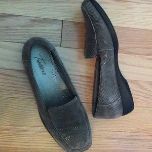 Trotters Gray Loafers